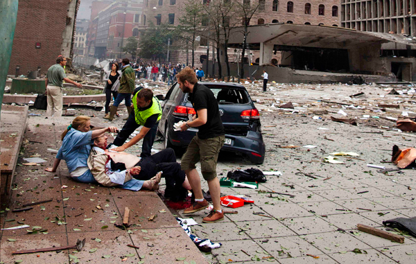 An injured man is attended to at the site of a powerful explosion that rocked central Oslo. A huge explosion damaged government buildings in central Oslo on Friday including Prime Minister Jens Stoltenberg's office, injuring several people, a Reuters witness said. (REUTERS)