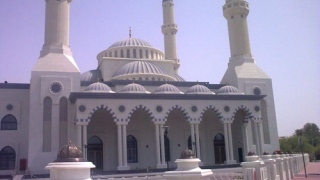 Photo: UAE, Saudi Arabia celebrate Eid Al Fitr today