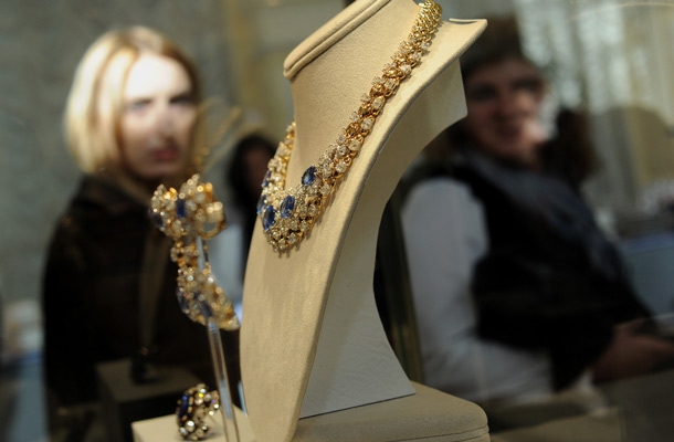 A woman looks one of the Elizabeth Taylor's necklaces displayed at a public exhibition  in GUM on Moscow's Red Square, shortly after the exhibition opening. (AFP)