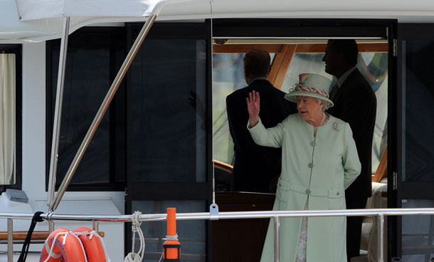 Queen Elizabeth II, center, and Prince Philip, second right at back, attend the Presentation of the Colours to the Royal Military College, Duntroon, in Canberra, Saturday, Oct 22, 2011. The Queen is on her first visit to Australia since 2006. (AP)