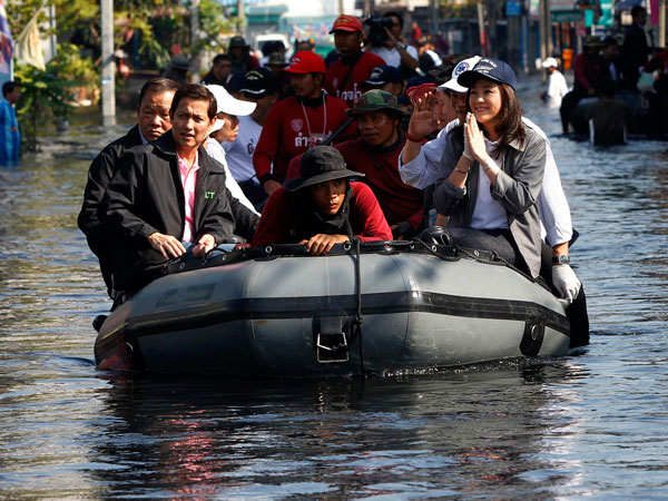 Thailand's Prime Minister Yingluck Shinawatra gestures to residents during her visit to a flooded area at Don Muang district in Bangkok November 3, 2011. (REUTERS)