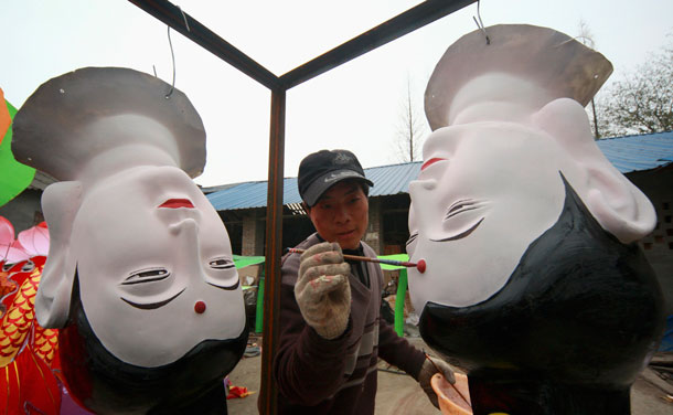 A craftsman paints lantern parts in the shape of the head of the bodhisattva Guanyin, for a lantern festival to celebrate the Chinese Lunar New Year, at a workshop in Suining, Sichuan province January 15, 2012. The Lunar New Year, or the Spring Festival, begins on January 23 and marks the start of the year of dragon. (REUTERS)