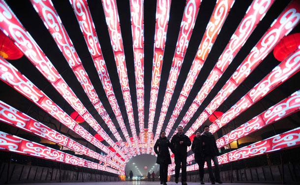 Visitors walk through a tunnel made up of lanterns which have been set up for the upcoming Spring Festival in Xi'an, Shaanxi province January 16, 2012.  The Lunar New Year, or Spring Festival, begins on January 23 and marks the start of the Year of the Dragon, according to the Chinese zodiac. (REUTERS)