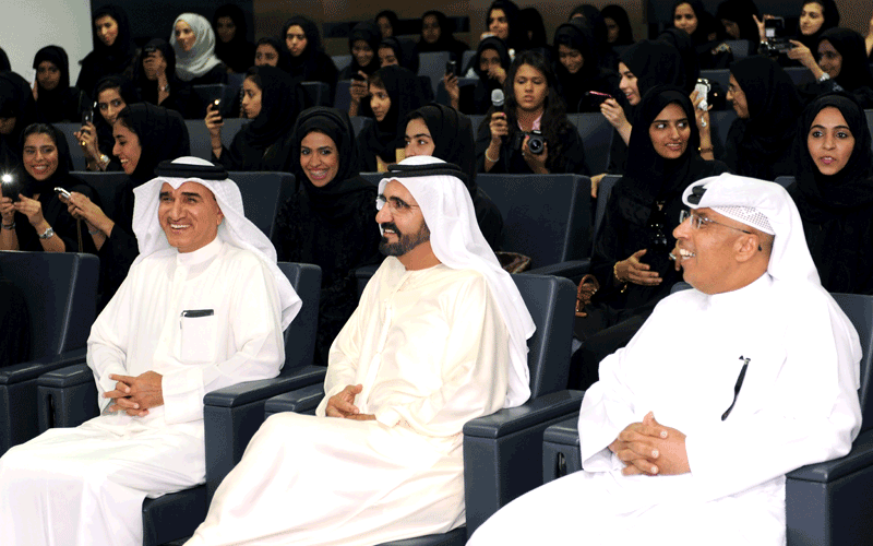 Sheikh Mohammed meets a number of female students of Information College of Zayed University (ZU). (WAM)