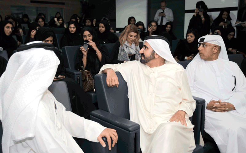 Sheikh Mohammed meets a number of female students of Information College of Zayed University (ZU). (WAM)