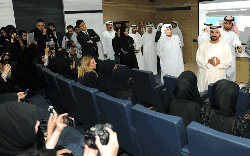 Sheikh Mohammed meets a number of female students of Information College of Zayed University (ZU). (WAM)