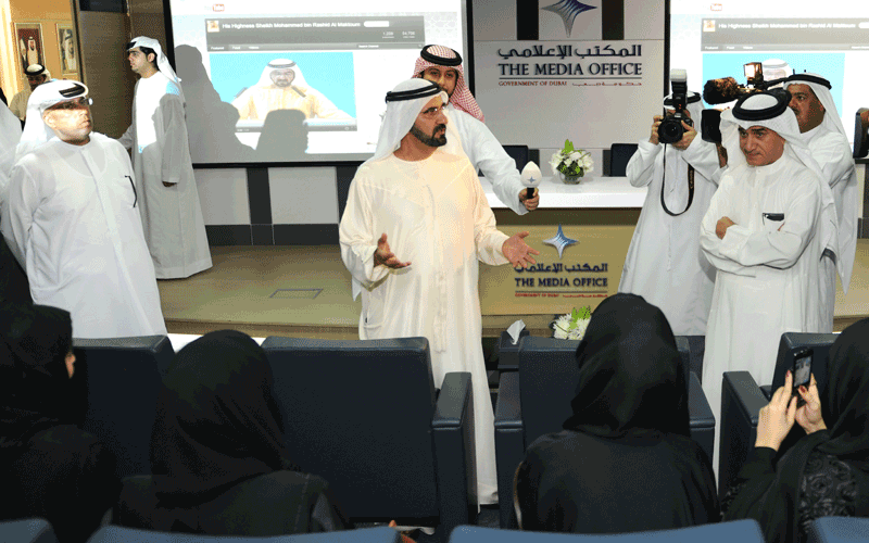 Sheikh Mohammed meets a number of female students of Information College of Zayed University (ZU). (WAM)