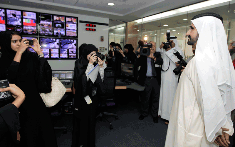 Sheikh Mohammed meets a number of female students of Information College of Zayed University (ZU). (WAM)