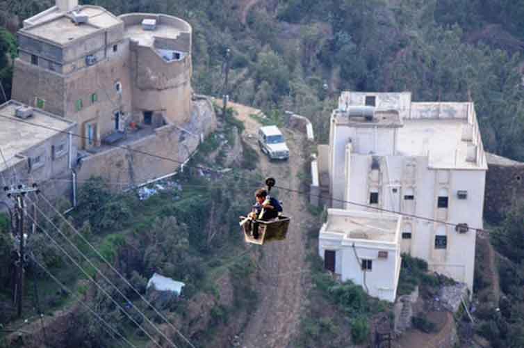 Inhabitants use primitive, risky cable car to move between hills (ALL PICTURES COURTESY: SABQ)