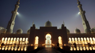 Photo: Ramadan begins in UAE, Saudi Arabia