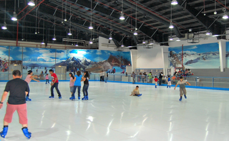 Al Ain S Bawadi Mall Switches To Real Ice Rink Emirates24 7