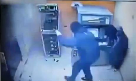 Most brilliant ATM robbery in 59 seconds - Videos - Virals - Emirates24|7