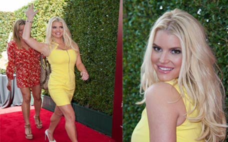 Jessica Simpson stuns in figure-hugging frock - Entertainment ...