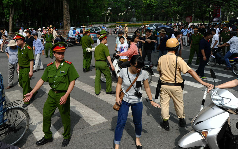 China evacuates 3,000 nationals from Vietnam - Offbeat - This is life ...