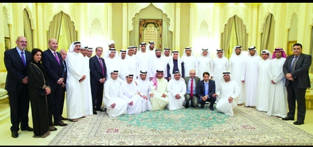 Dr. Sheikh Sultan bin Mohammed Al Qasimi, Supreme Council Member and Ruler of Sharjah, met last night at Al Badee Al Amir Palace with chief editors and representatives of the UAE-based local and foreign newspapers and radio and television channels. (Wam)