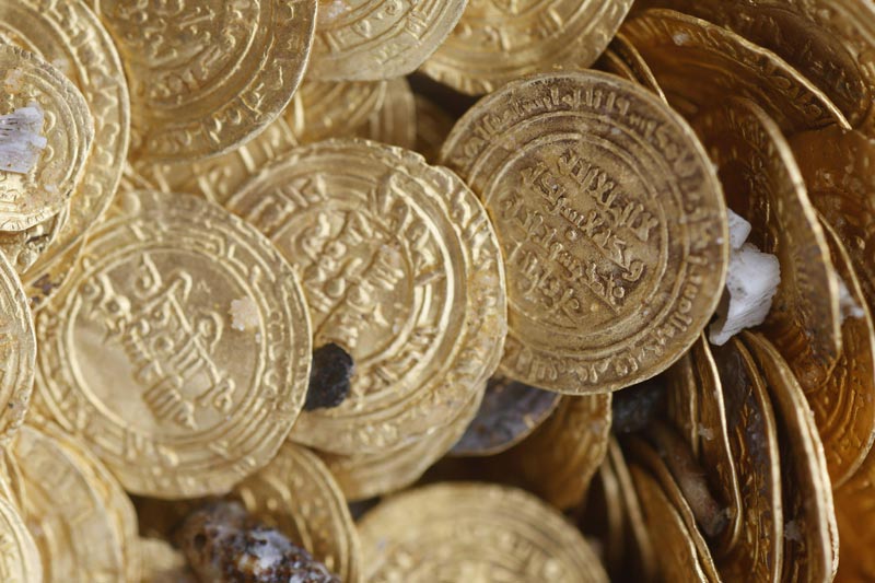 Divers discover huge hoard of gold coins - News - Region - Emirates24|7