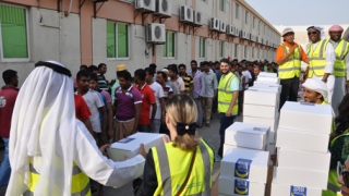 Photo: Ramadan in UAE: Emirates Steel distributes iftar meals