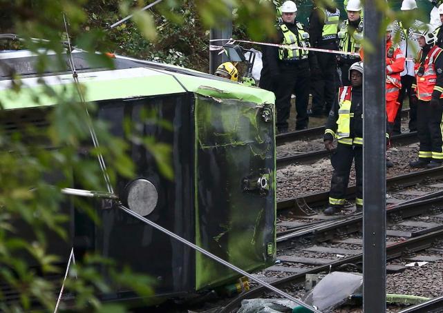 Driver arrested after fatal tram accident in London - News - Emirates24|7