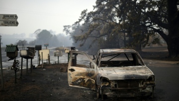 Photo: Man suspected of killing wife, three children in Australia fire