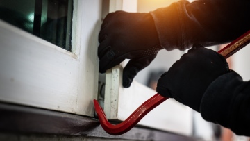 Photo: Violins, bow worth nearly $25K stolen from Lincoln shop