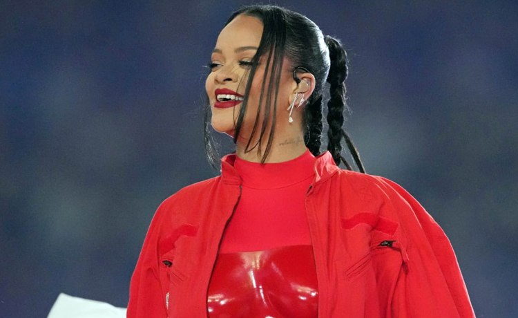 Pregnant Rihanna Performs at Super Bowl Half Time Show - Entertainment ...