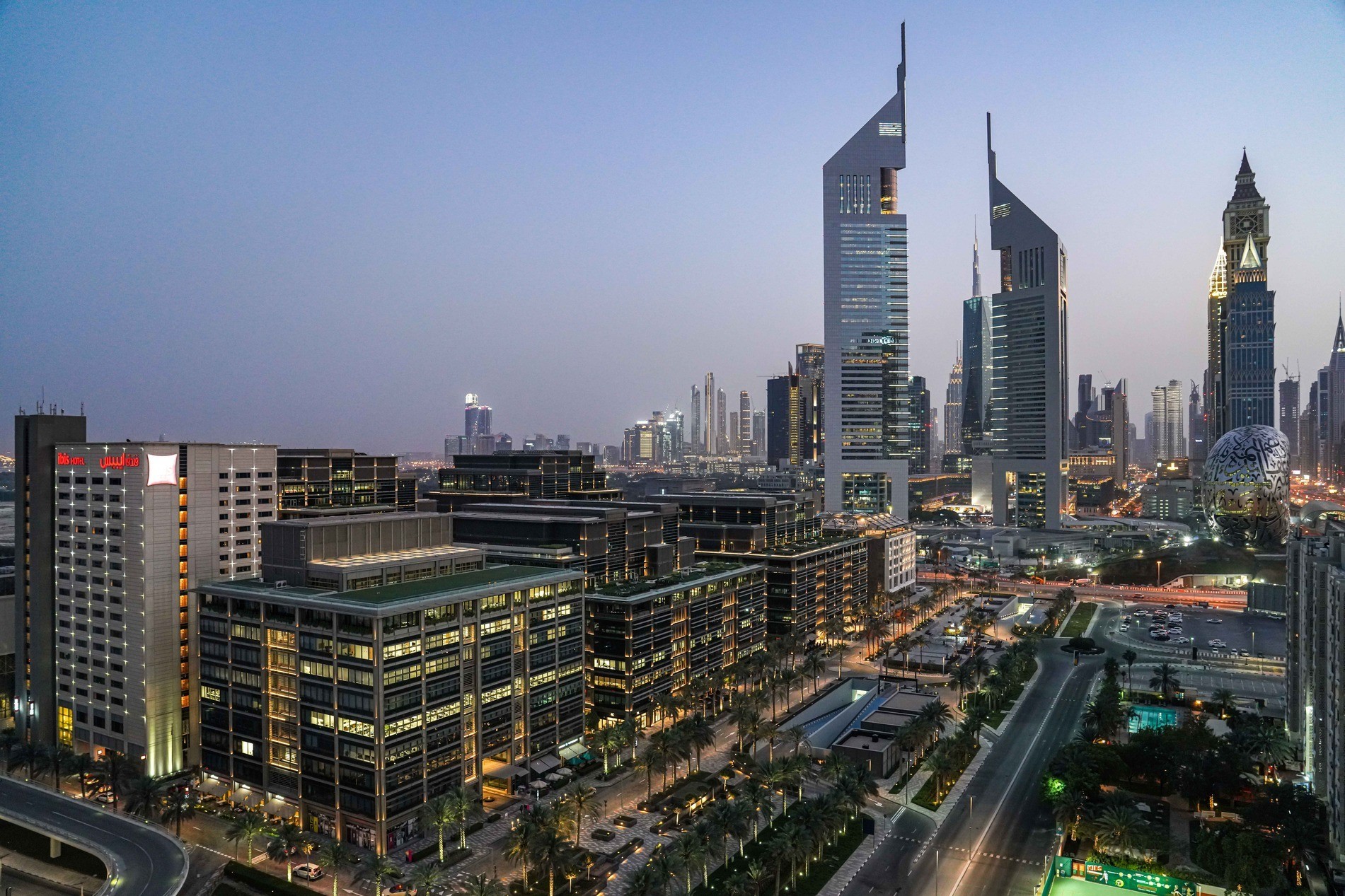 Cop28 дубай. Всемирный торговый центр Дубай. Dubai World trade Center. Всемирный торговый центр, الإمارات العربية المتحدة, دبي. Размер фото виза эмираты.