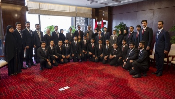 Photo: UAE President meets with Emirati students studying in China
