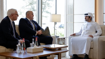 Photo: Maktoum bin Mohammed meets with Co-Founder and Co-Chairman of The Carlyle Group