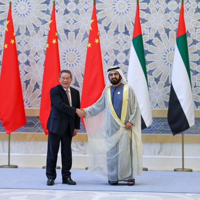 Photo: Mohammed bin Rashid and China’s Premier of the State Council discuss ways to deepen bilateral partnership