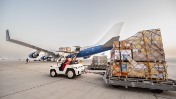 Photo: Dubai Humanitarian airlifts 71.6 MT of critical medical supplies to Gaza