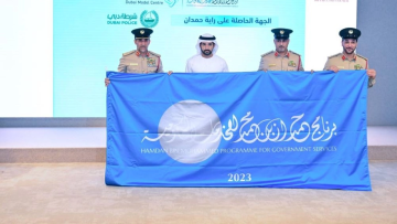 Photo: Hamdan bin Mohammed awards Hamdan Flag to Dubai Police for outstanding innovation in government services