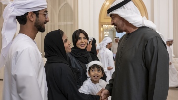 Photo: UAE President emphasises importance of social solidarity during meeting with foster mothers