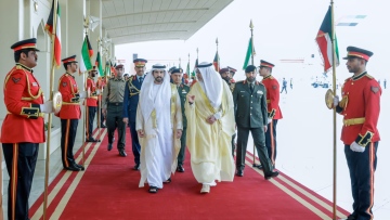 Photo: Hamdan bin Mohammed arrives in Kuwait, commencing official visit to the country