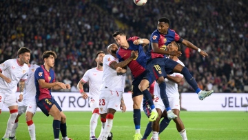 Photo: Lewandowski and Torre at the double as Barcelona thrash Sevilla 5-1