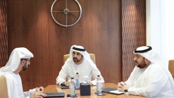 Photo: Hamdan bin Mohammed meets with UAE Minister of Investment