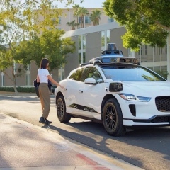 Photo: Waymo's Self-Driving Taxis Reach One Million Kilometers Weekly