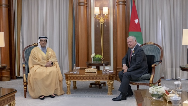 Photo: Mansour bin Zayed meets King of Jordan on sidelines of Extraordinary Arab and Islamic Summit in Riyadh