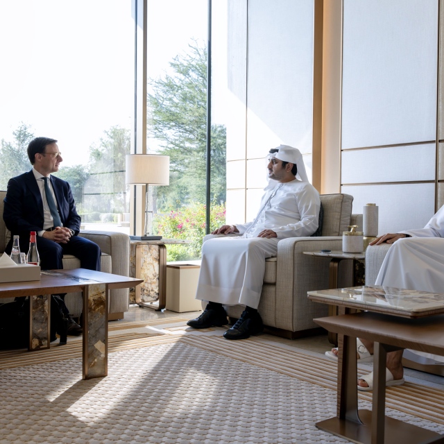 Photo: Maktoum bin Mohammed meets with Oliver Jenkyn, Group President, Global Markets, Visa