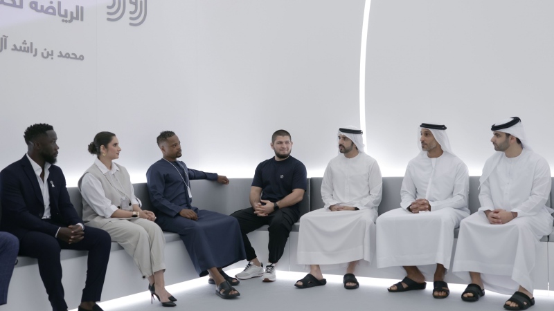 Photo: Hamdan bin Mohammed attends Dubai Sports Retreat, meets with Dubai sports ambassadors