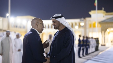 Photo: UAE President bids farewell to Mauritanian President upon departure