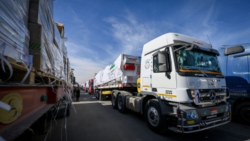 Photo: Two UAE aid convoys reach Gaza Strip as part of 'Operation Chivalrous Knight 3'