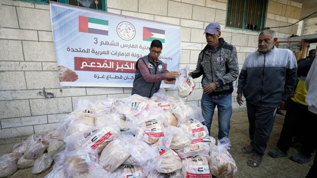 Photo: UAE supports bakery operation in Gaza