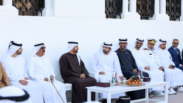 Photo: Hamdan bin Mohammed meets with members of the business and trading community