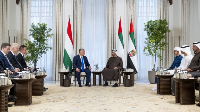 Photo: UAE President receives Hungarian Prime Minister