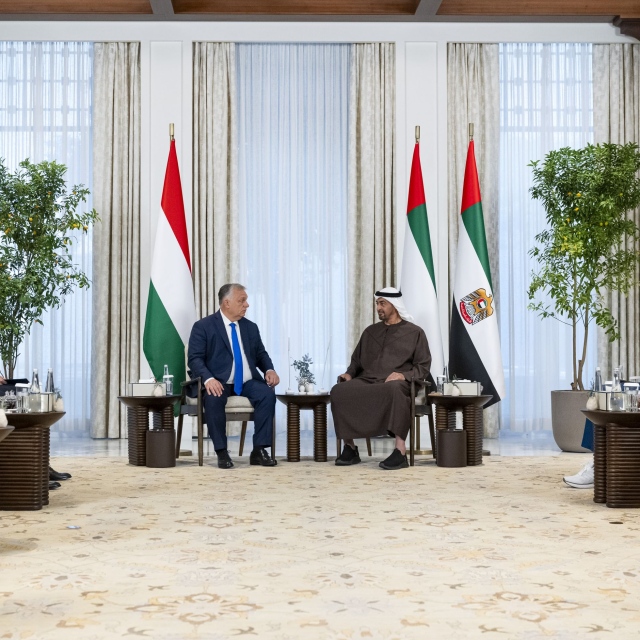 Photo: UAE President receives Hungarian Prime Minister