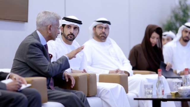 Photo: Hamdan bin Mohammed receives official invitation from Indian Prime Minister to visit the country in April