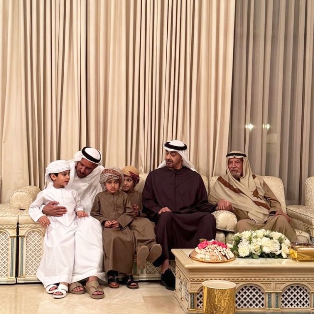 Photo: UAE President visits Ahmed Khalifa Al Suwaidi in Abu Dhabi