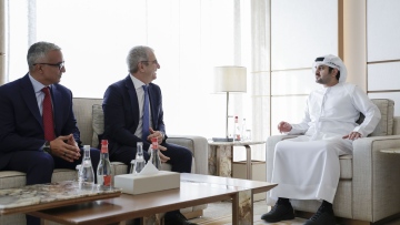 Photo: Maktoum bin Mohammed meets with CEO of Nestlé