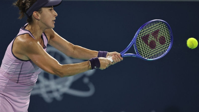 Photo: Bencic wins Mubadala Abu Dhabi Open for second time