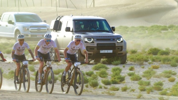 Photo: Mohammed bin Rashid attends Al Salam Cycling Championship’s Desert Race at Al Marmoom Conservation Reserve